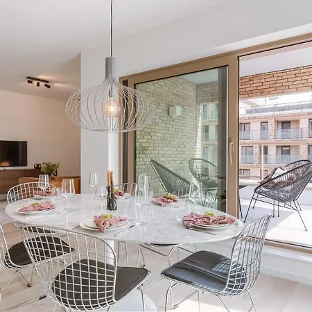 Huswell - Beautifully Decorated With Sunny Terrace דירה